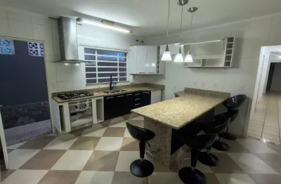 Casa para locação em bairro tranquilo de atibaia, excelente localização!