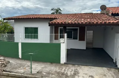 Casa disponível para venda e locação no Parque dos Coqueiros.