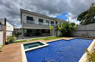 Residência de Alto Padrão em Condomínio Exclusivo disponível para locação!