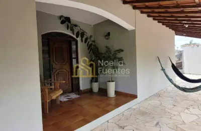 Belíssima casa toda mobiliada disponível para locação na Nova Gardênia!