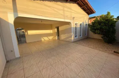 À venda: amplo imóvel no bairro parque taquaral, campinas com 3 quartos (1 suíte), 3 banheiros. localização privilegiada