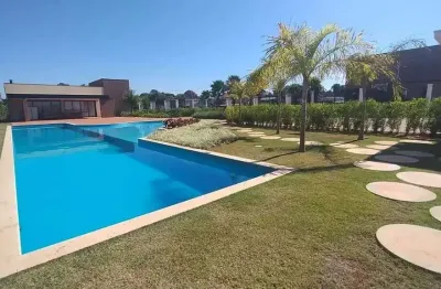 Lote com excelente localização no condomínio portoville
