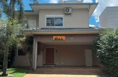 Sobrado com 230,00m² de construção, com 3 suítes na parte superior e 1 quarto no térreo.