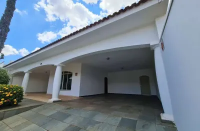 Casa ampla, com 4 dormitórios e 368 m². próxima a unirp.