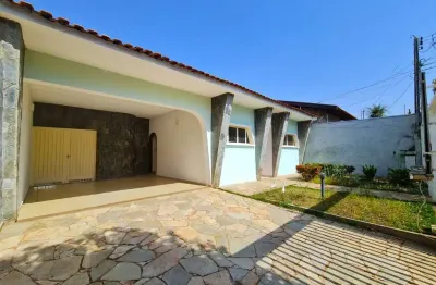Casa 3 dormitórios, sendo 1 suíte + 1 dormitório e banheiro externos