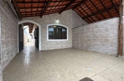 Casa em praia grande, no maracanã com 02 dormitórios uma suíte perto da praia.