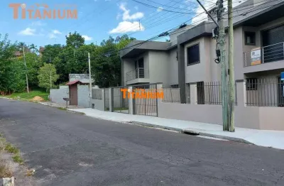 Sobrado novo de 3 dormitórios, sendo uma suíte, garagem, churrasqueira.