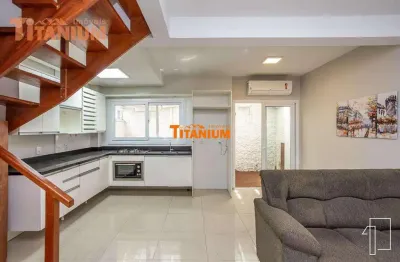 Sobrado a venda em condomínio fechado, com elevador próprio no bairro industrial