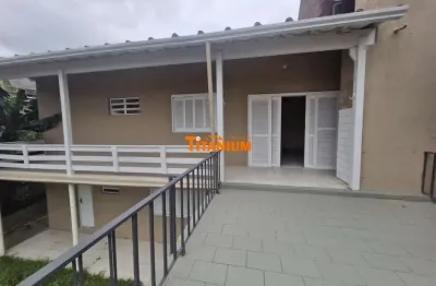 Casa para aluguel em novo hamburgo, bairro ideal, com churrasqueira e garagem coberta