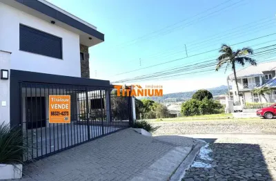 Casa nova, moderna. com 3 dormitórios, sendo duas suítes, garagem para dois carros, com bela vista, local próximo ao centro,  à venda em  novo hamburgo .