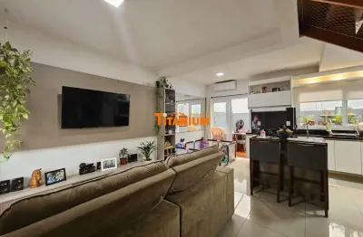 Maravilhosa casa semimobiliada  à venda em Condomínio fechado, com 2 suítes, churrasqueira, água quente, garagem coberta, no Bairro Industrial em Novo Hamburgo.