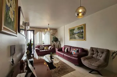 Apartamento com 2 dormitórios, sendo uma suíte, 3 banheiros, sacada, frente, com vista, garagem coberta, 2 elevadores, à venda em Novo Hamburgo, no Centro.