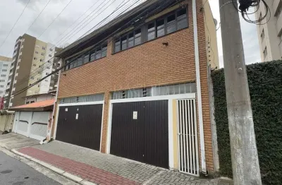 Casa Enorme Disponível para Locação no Jardim Oswaldo Cruz em Frente ao Center Vale em São José dos Campos