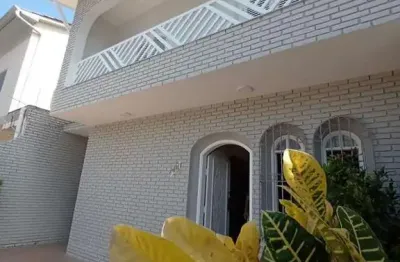 Vendo lindo sobrado com 4 dormitórios e 1 suíte no embaré em santos