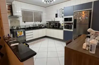 Vendo casa triplex alto padrão porteira fechada 5 dormitórios e 3 vagas cobertas no campo grande em santos