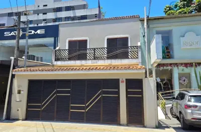 Alugo amplo sobrado para fins comerciais, 02 vagas de garagem, na rua goiás, boqueirão, santos.