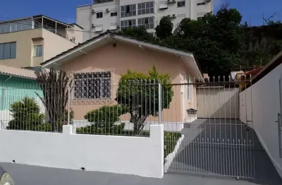 Casa com 3 quartos à venda na Rua Hermes Zapelini, 99, Barreiros, São José