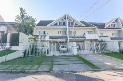 Oportunidade única no tarumã: sobrado triplex de alto padrão com localização privilegiada!