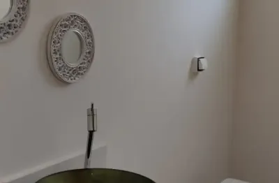 Vendo lindíssima casa com 3 dormitórios  1 suíte  e piscina !com closet!oportunidade!