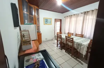 Casa ampla com 2 casas e terreno amplo  um maravilhoso tereno a venda!k