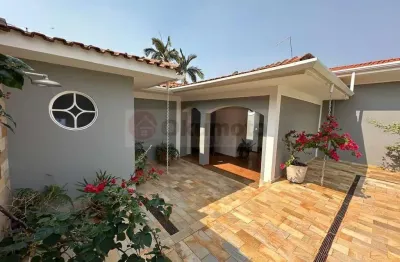 Casa para Venda em Pirassununga, Cidade Jardim, 4 dormitórios, 2 suítes, 4 banheiros, 2 vagas