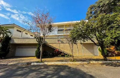 Casa para venda em Pacaembu com 3 quartos, sendo 1 suíte , 384m²