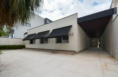 Casa para venda em Pacaembu com 3 quartos, sendo 3 suítes , 300m²