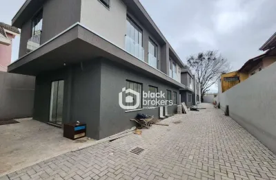 Sobrado com 2 dormitorios sendo duas suítes  em condomínio no alto boqueirão- curitiba-paraná