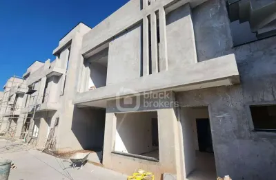 Tríplex com terraço espaçoso, 3 dormitórios sendo uma suíte , 2 vaga de garagem , no boqueirão-curtiba-pr