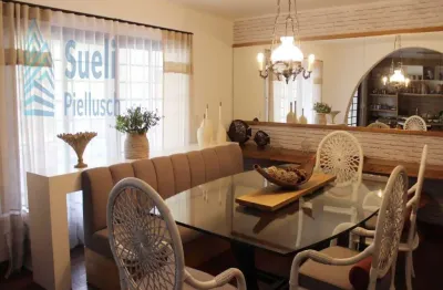 Belo sobrado-4 suítes avarandadas-fino acabamento-varias salas-todas bem decorada-elevador-valor de venda-r$ 1.500.000,00-aceita permuta menor valor.