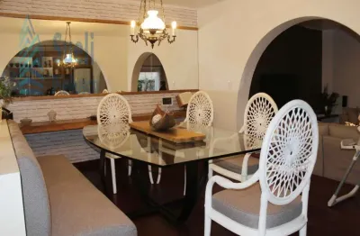 Belo sobrado-4 suítes avarandadas-fino acabamento-varias salas-todas bem decorada-elevador-valor de venda-r$ 1.500.000,00-aceita permuta menor valor.