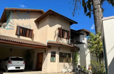 Oportunidade-belo sobrado no parque alto taquaral-piscina-iluminação natural-aquecimento solar-5 vagas-permuta por casa menor-valor r$1.490.000,00.