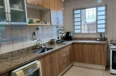 Casa a venda na vila teixeira-totalmente plana-cozinha planejada nova-próximo a comércio-escola-valor de venda r$ 580.000,00 aceita financiamento.