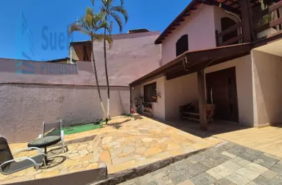 Sobrado à venda no alto taquaral-shopping dom pedro-piscina-churrasqueira-vaga para 5 carros-3 dormitórios-sacada-valor de venda r$ 1.400.000,00.