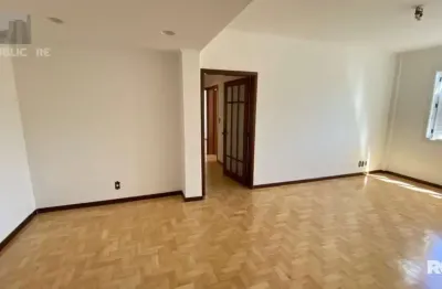 Apartamento à venda com 3 dormitórios no bairro farroupilha e 112 m² de área útil