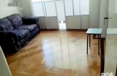 Apartamento à venda no centro histórico com 97 m² e 3 dormitórios/quartos disponíveis.