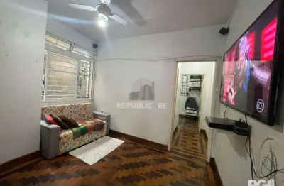 Apartamento à venda no centro histórico com 39 m² e 2 dormitórios/quartos disponíveis.