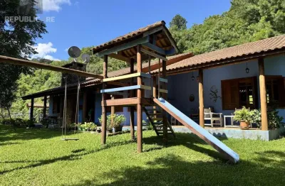 Propriedade agrícola à venda em loteamento central com 190m² e 3 dormitórios/quartos.