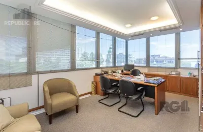 Escritório à venda no centro histórico com 158 m² de área útil disponível