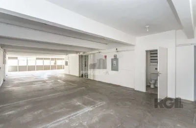 Escritório à venda no centro histórico com 255 m² de área útil disponível.