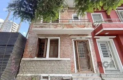 Casa residencial à venda no bairro menino deus com 130 m² e 3 dormitórios/quartos.