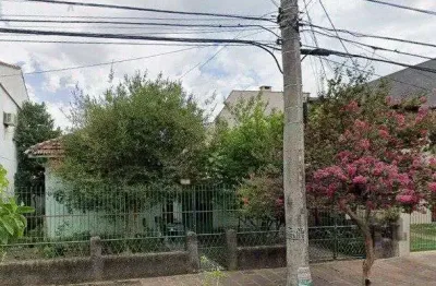 Terreno à venda no bairro partenon com área total de 121 m² disponíveis.