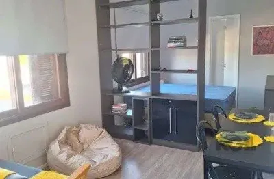 Apartamento studio à venda no bairro azenha, 25m² com 1 dormitório/quarto disponível.