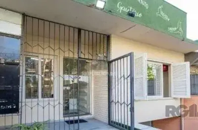 Casa residencial à venda com 3 dormitórios em petrópolis, área de 230 m².