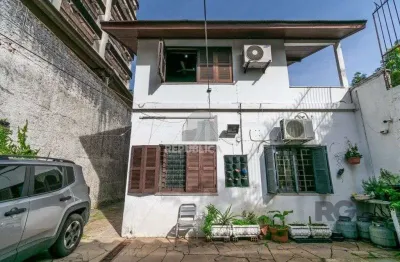 Casa residencial à venda no bairro floresta com 174 m² e 4 dormitórios/quartos.