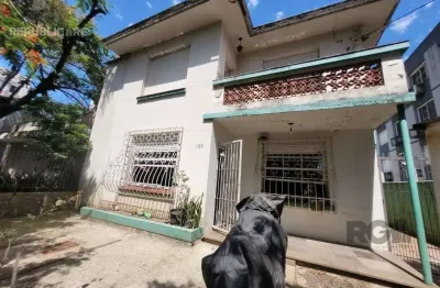 Casa residencial à venda com 8 dormitórios na menino deus, área de 246 m².