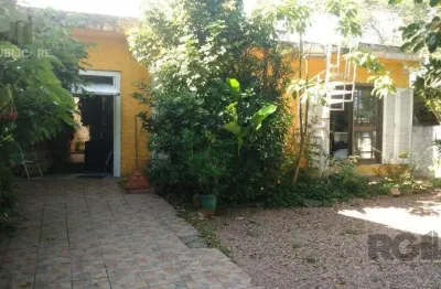 Casa residencial à venda no bairro Restinga com 120 m² e 1 dormitório/quarto.