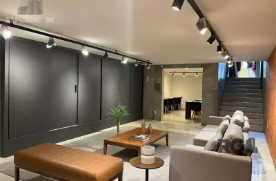 Flat à venda no centro histórico com 30 m² e 1 dormitório/quarto disponível.