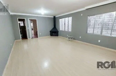 Casa residencial à venda no bairro azenha, com 200 m² e 3 dormitórios/quartos.