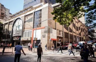 Escritório à venda no centro histórico com 280 m² de área útil disponíveis.